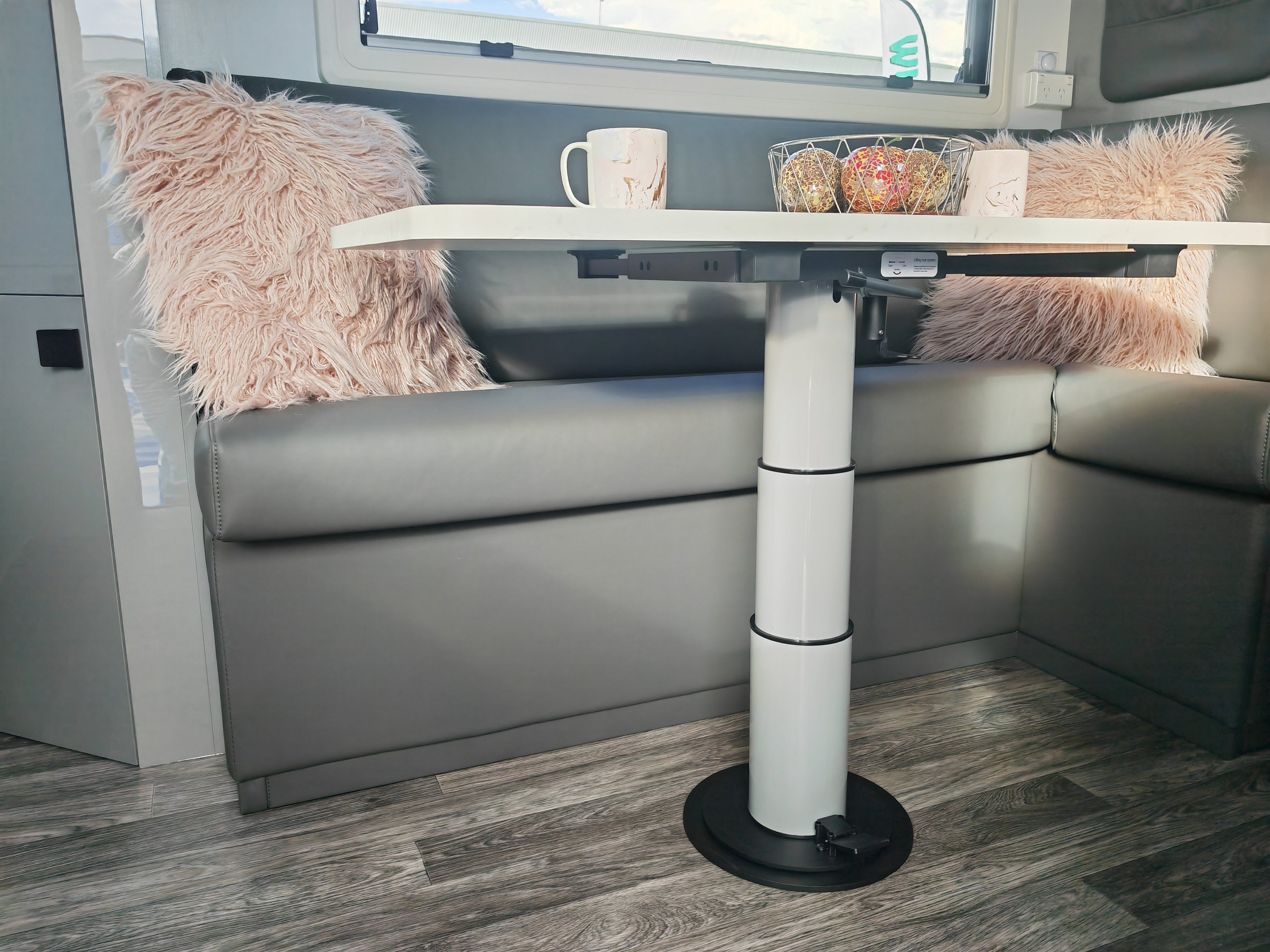 telescopic legs